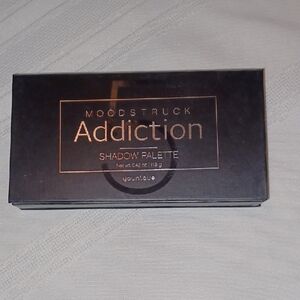 Younique Moodstruck Addiction Shadow Palette